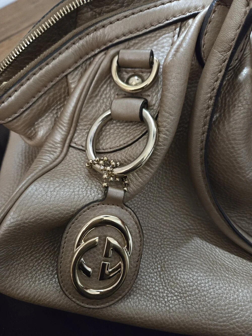 Gucci Authentic Large Sukey Tote In Taupe Pebbled Leather